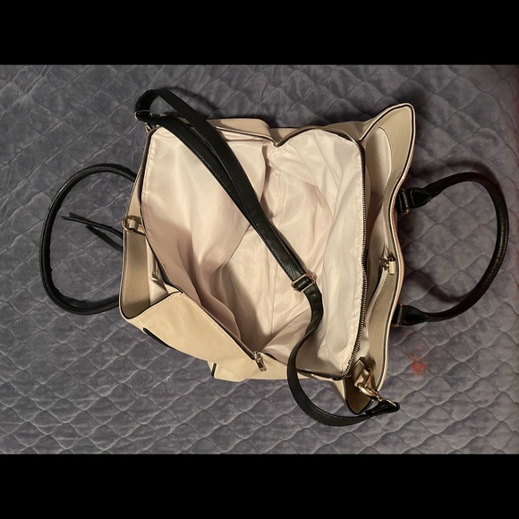 Aldo 2 tone cream and black handbag with shoulder strap. - Picture 14 of 16